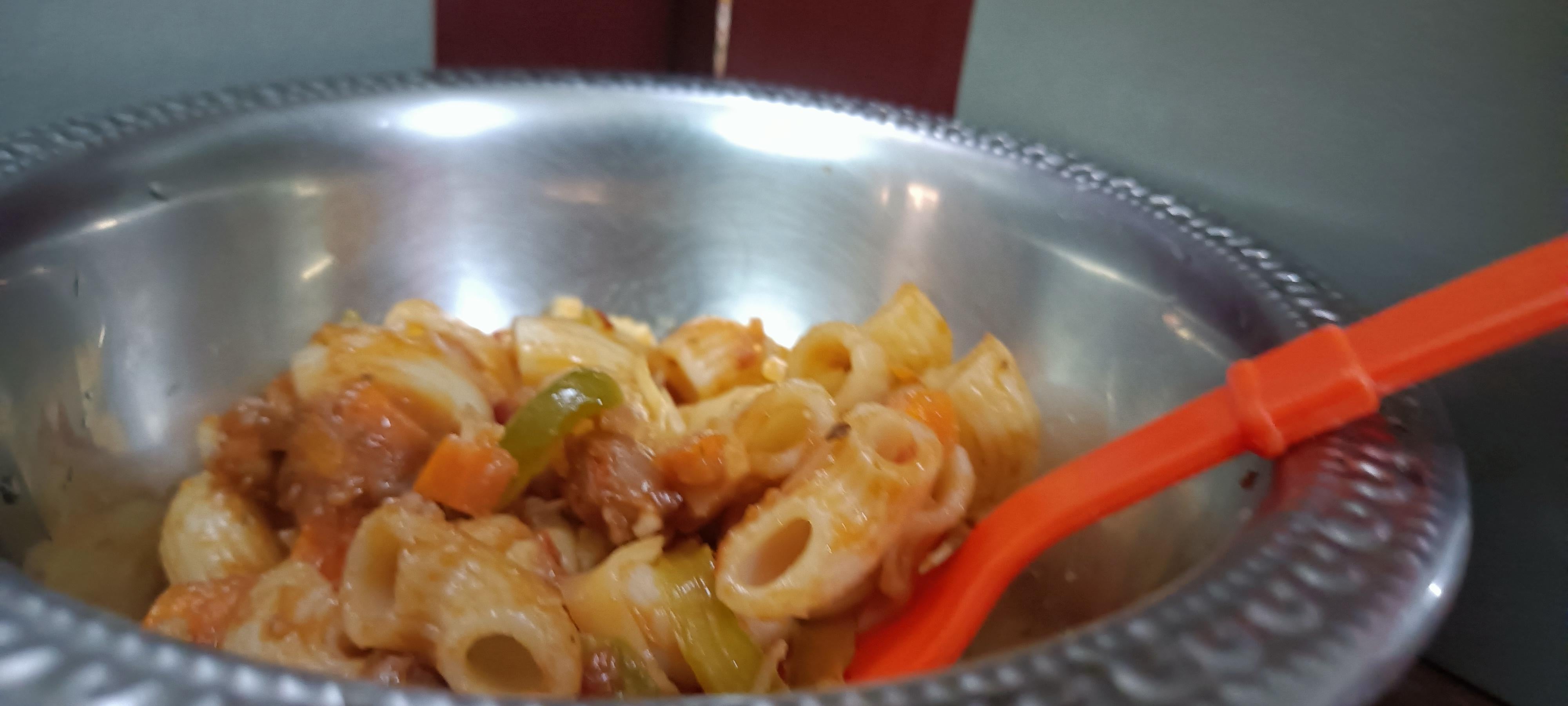 Pasta special with cabbage and red sauce - student project