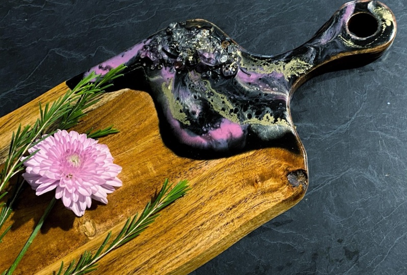 Abstract resin cheeseboard