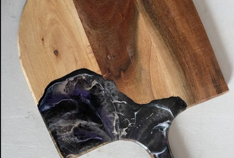 Resin cheeseboard