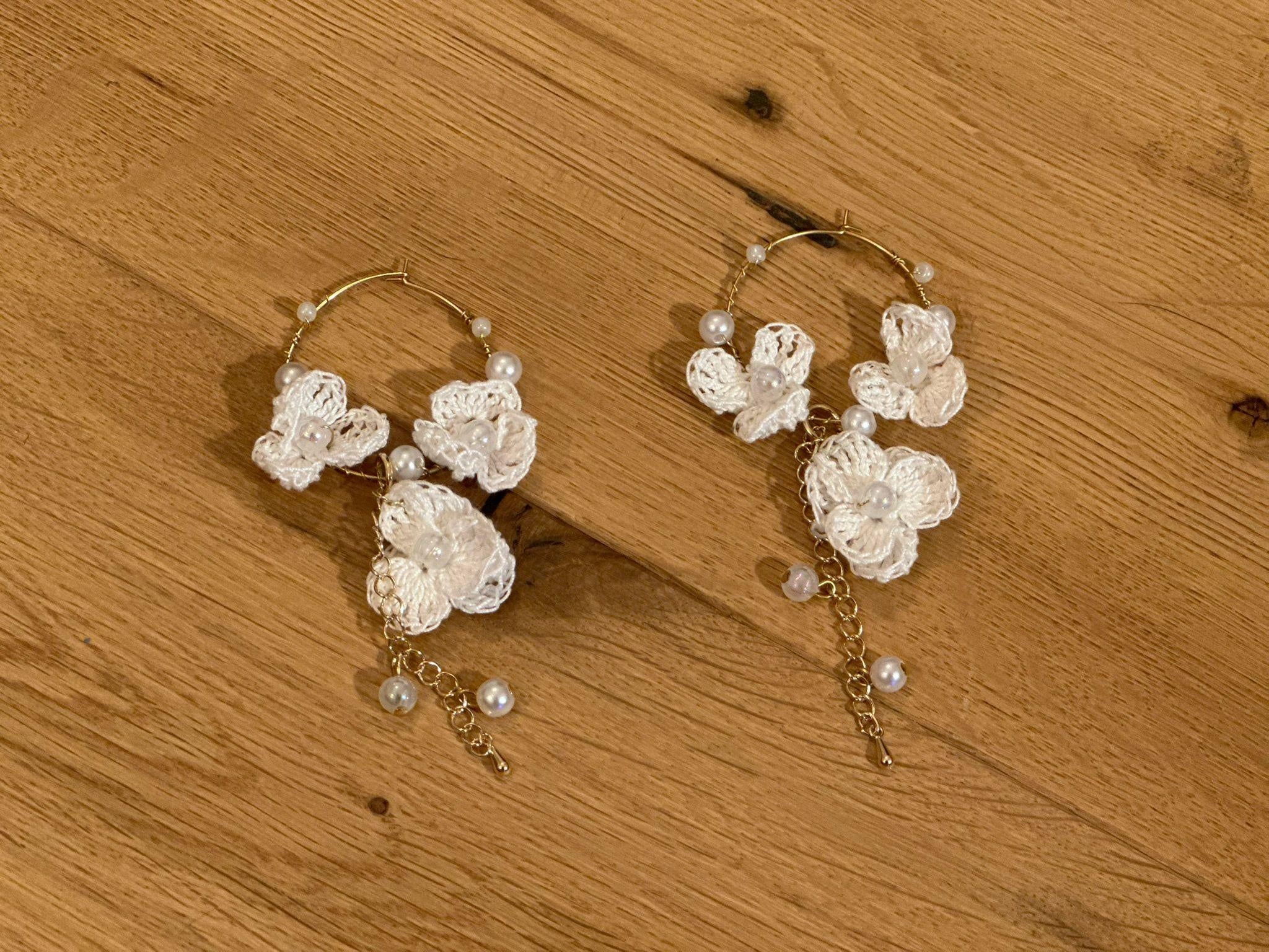 Crochet flower earrings - student project