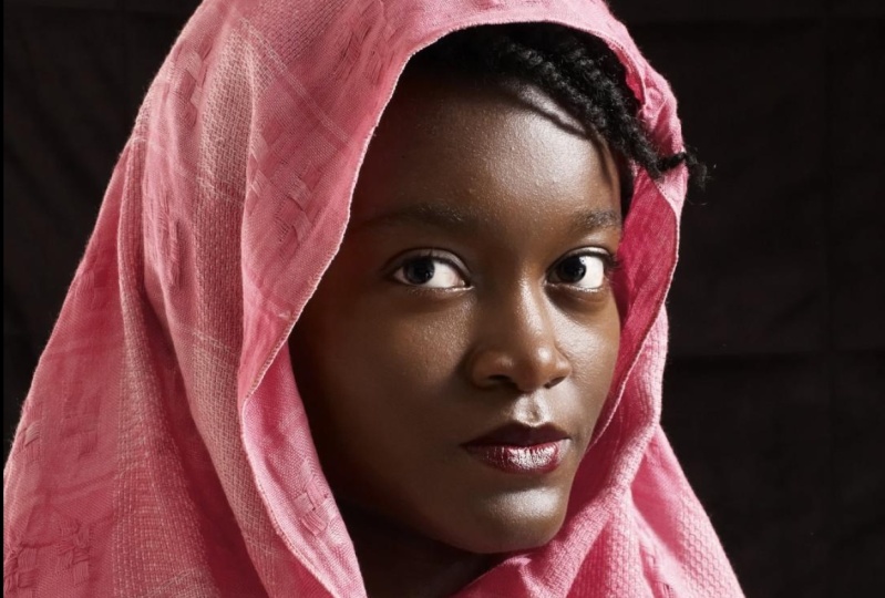 Lighting dark skin- model Joella