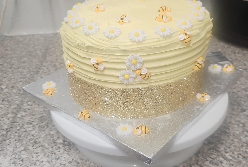 Bee cake