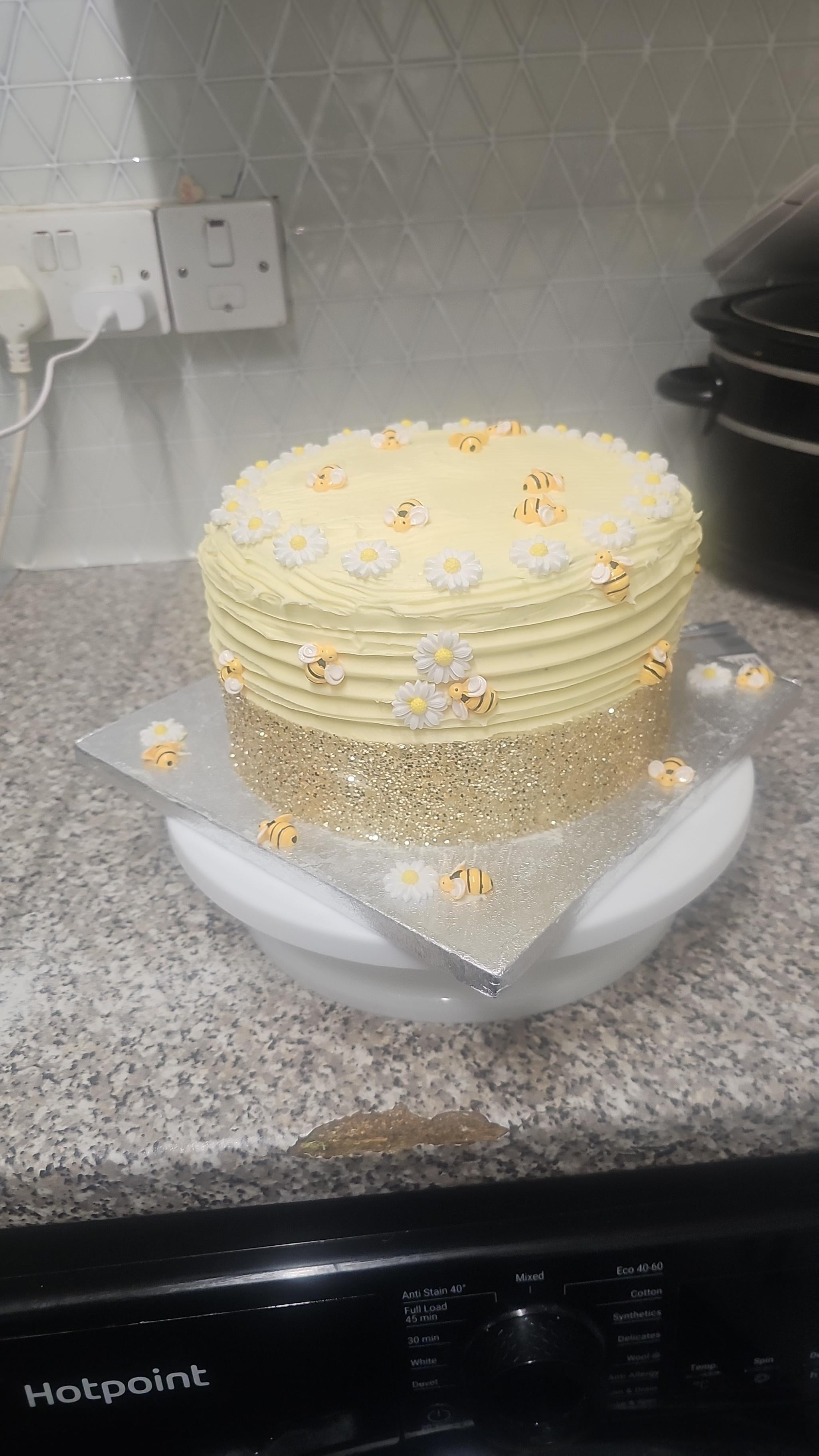 Bee cake - student project