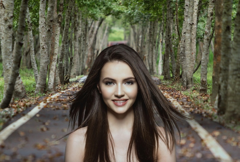 How to Composite A girl with Lots of Hair to a Background