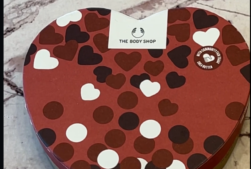 The body shop strawberry gift box