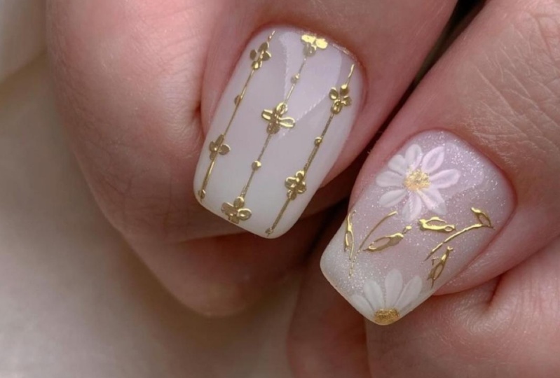 Glitter and acrylics art on nail