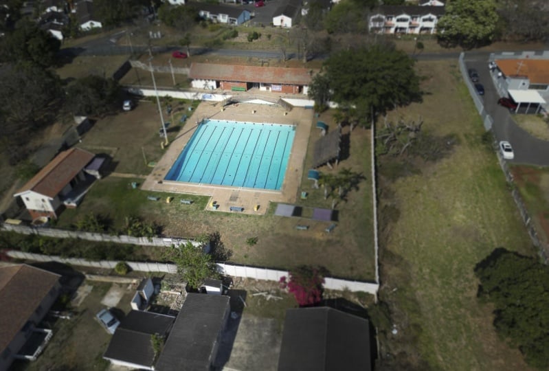 Tilt shift public pool
