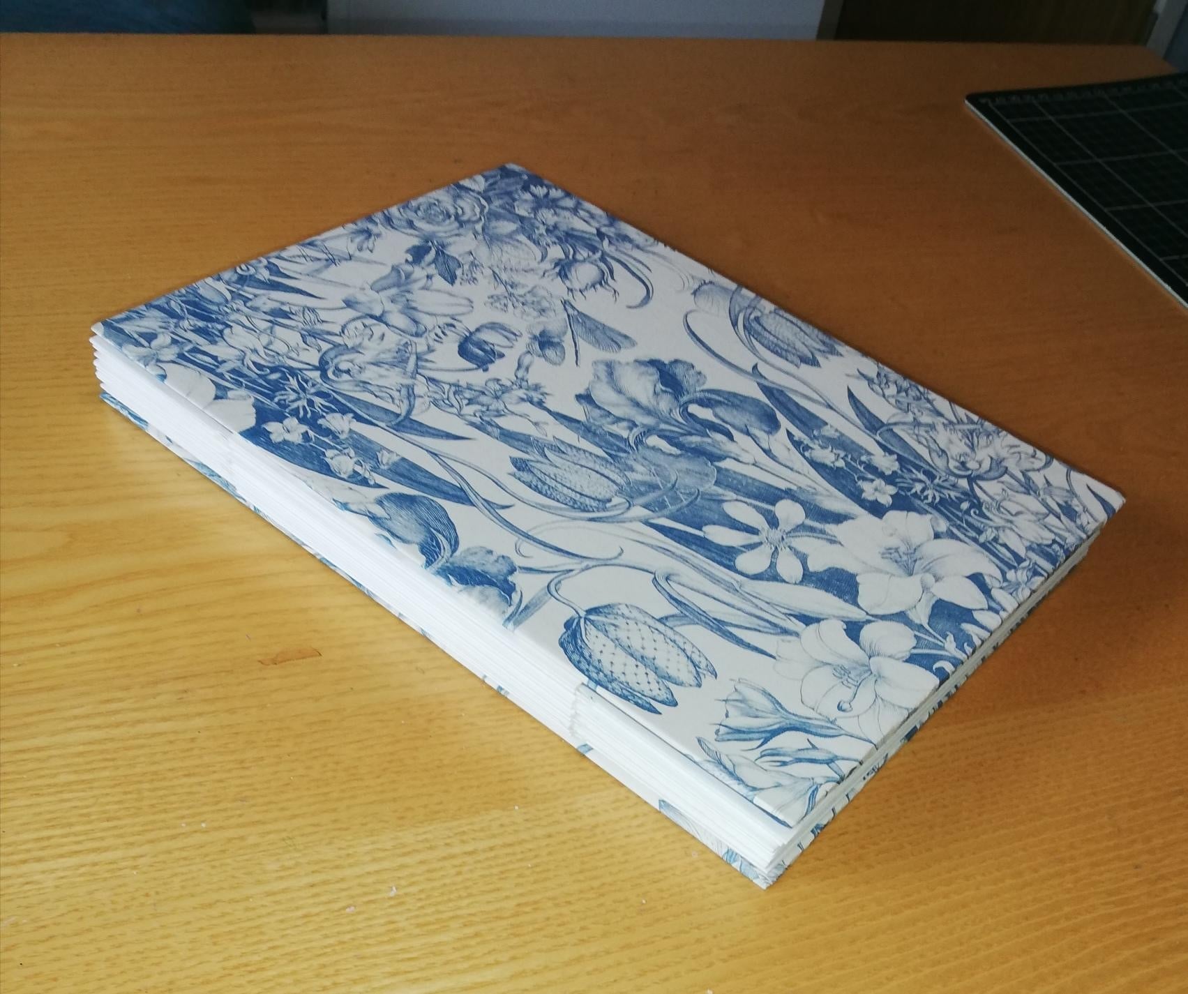 My accordion hinge binding journal - student project