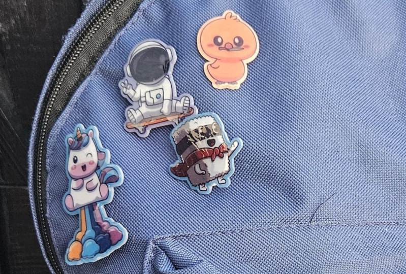 Backpack pins (using freepik)