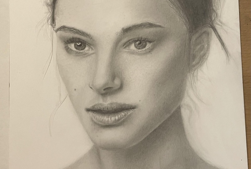 Drawing a realistic portrait using graphite