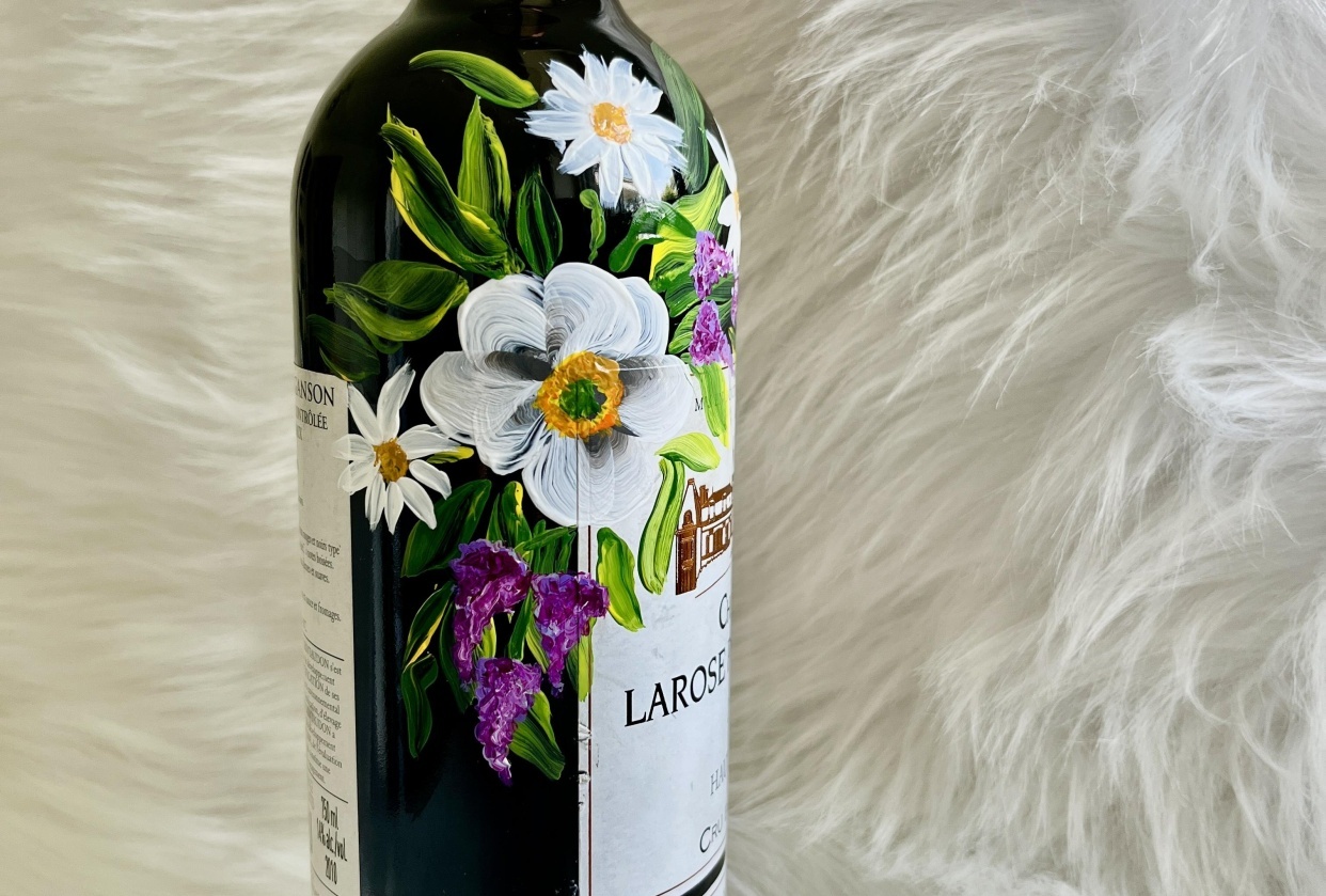 Pintura de botellas para principiantes: el arte de pintar en vidrio |  Michelle Clemen | Skillshare, image size:1242x839