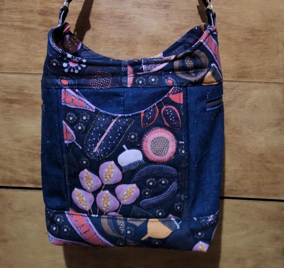 Upcycled bay with two types of pockets