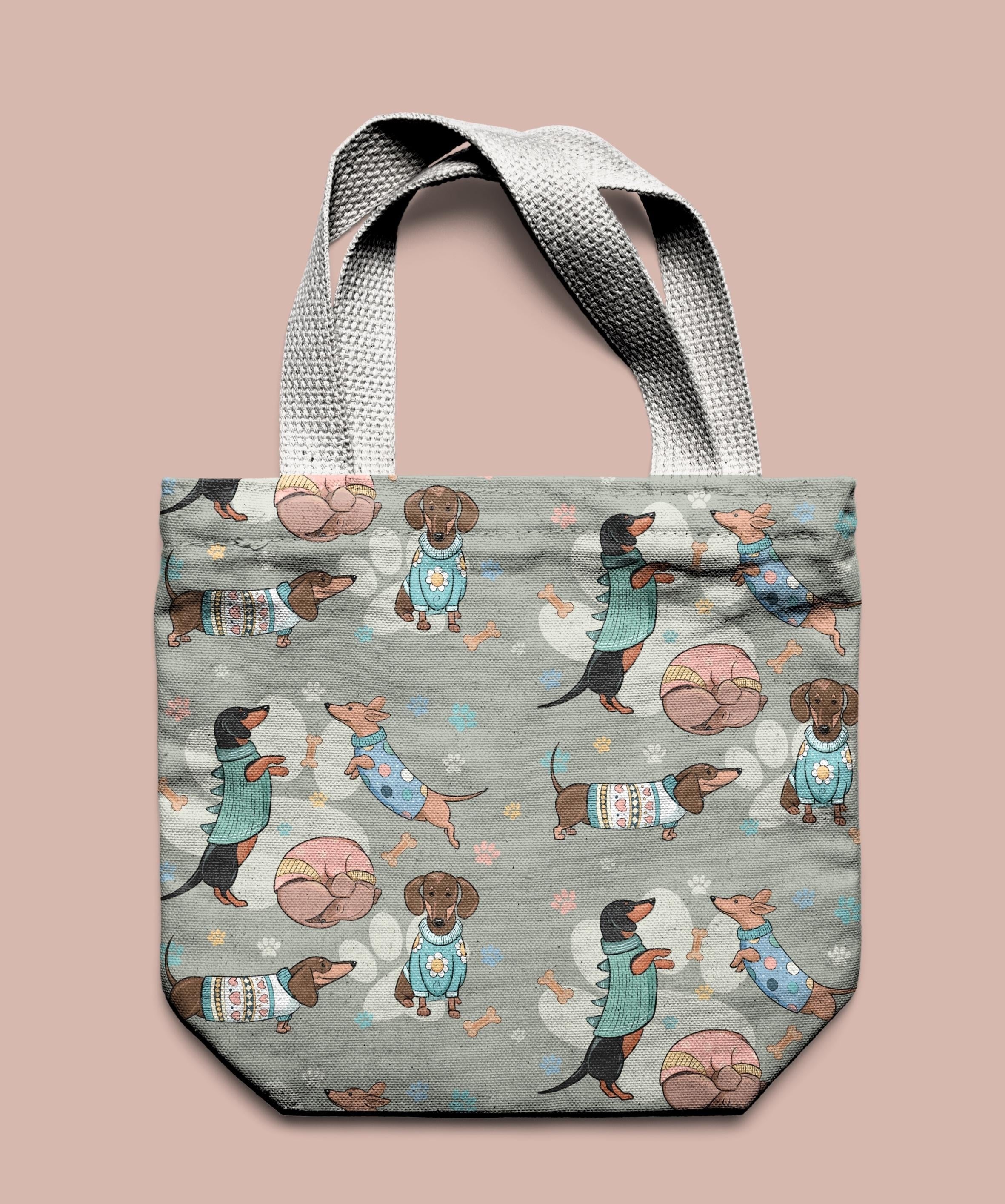 Dachshunds in sweaters tote bag - student project