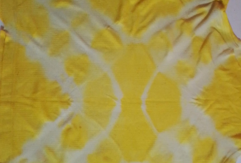 Tumeric dye singlet