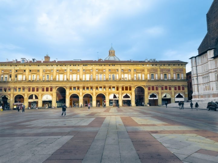 Piazza Maggiore (adjusted)