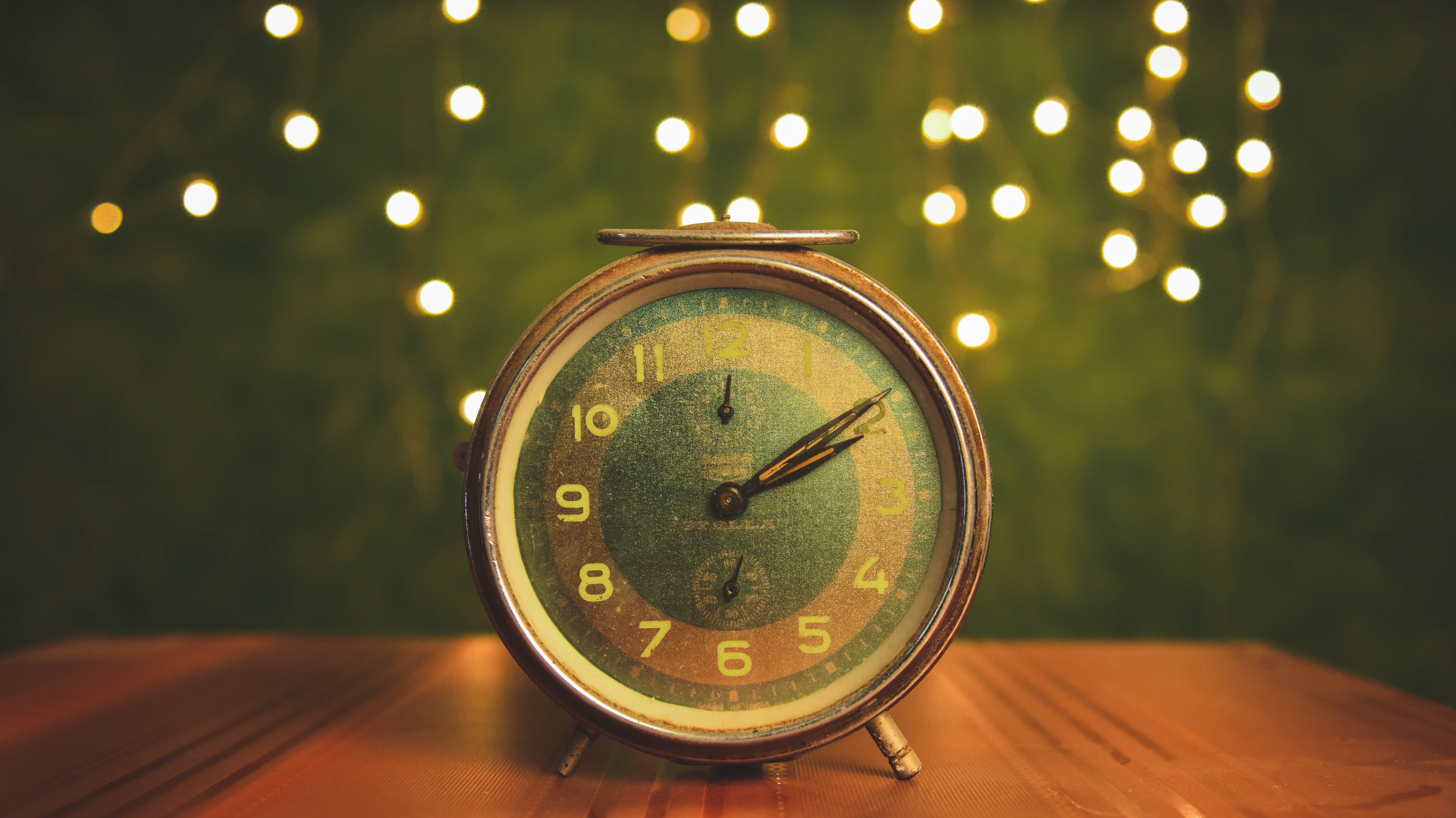 Vintage clock with some Extra lights = Excellent result  - student project