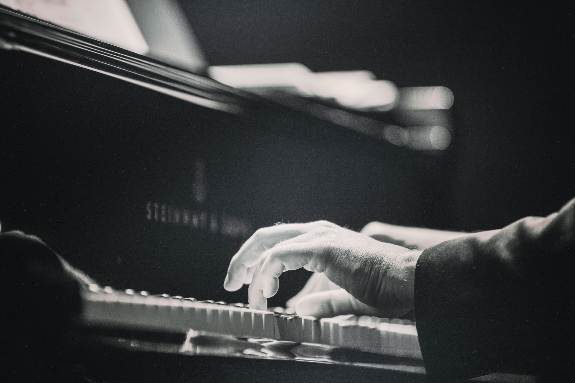 Fundo Mão De Meninos Tocando As Teclas Do Piano Jogo De Piano Pré