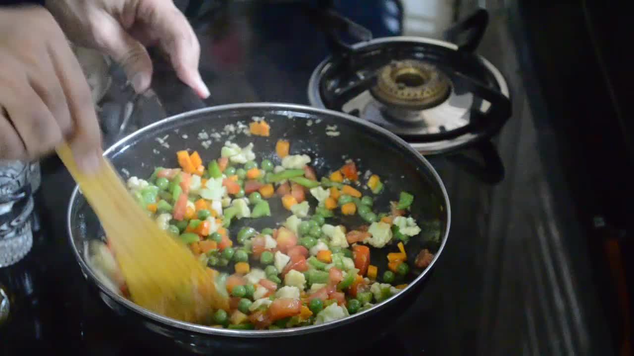 Indian vegetarian soup recipes | Khana Banaoo | Skillshare