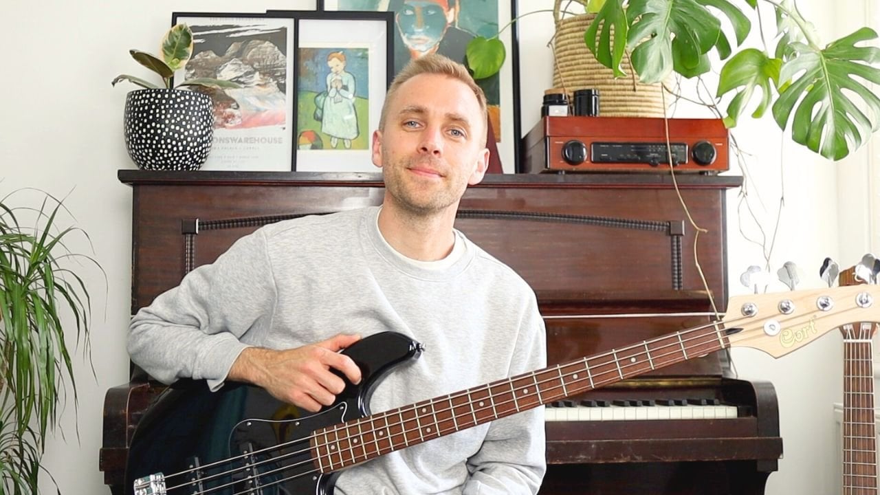 Apprendre facilement son manche de guitare basse [ASTUCES]