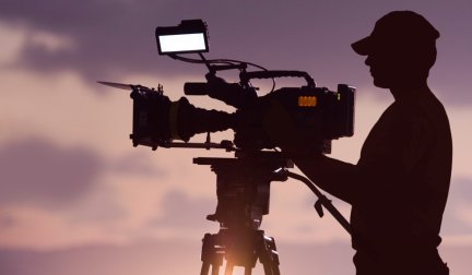 Composições cinematográficas e narrativas visuais em filmes e fotografia