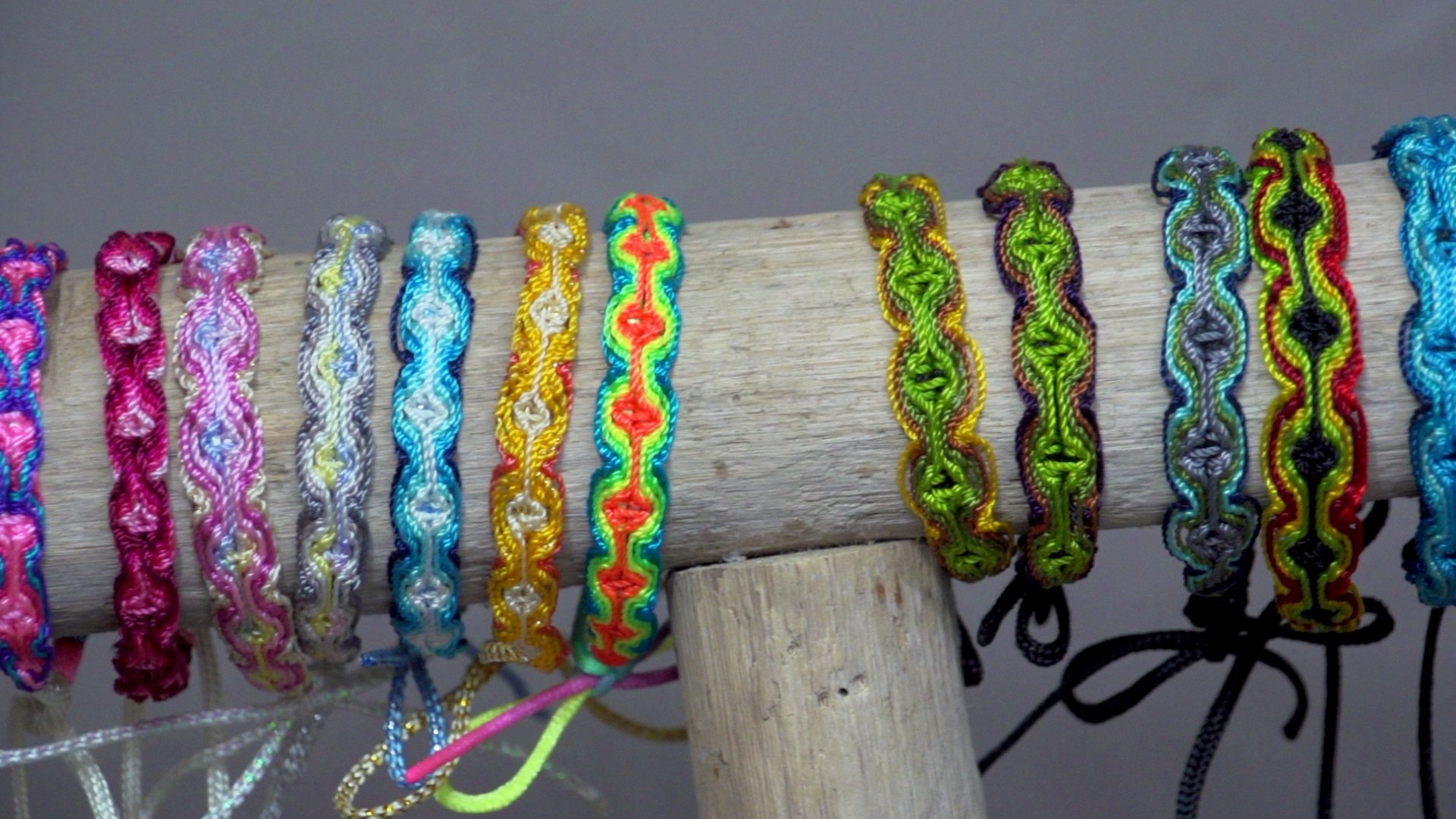  Make It Real - Macrame Friendship Bracelet Making Kit