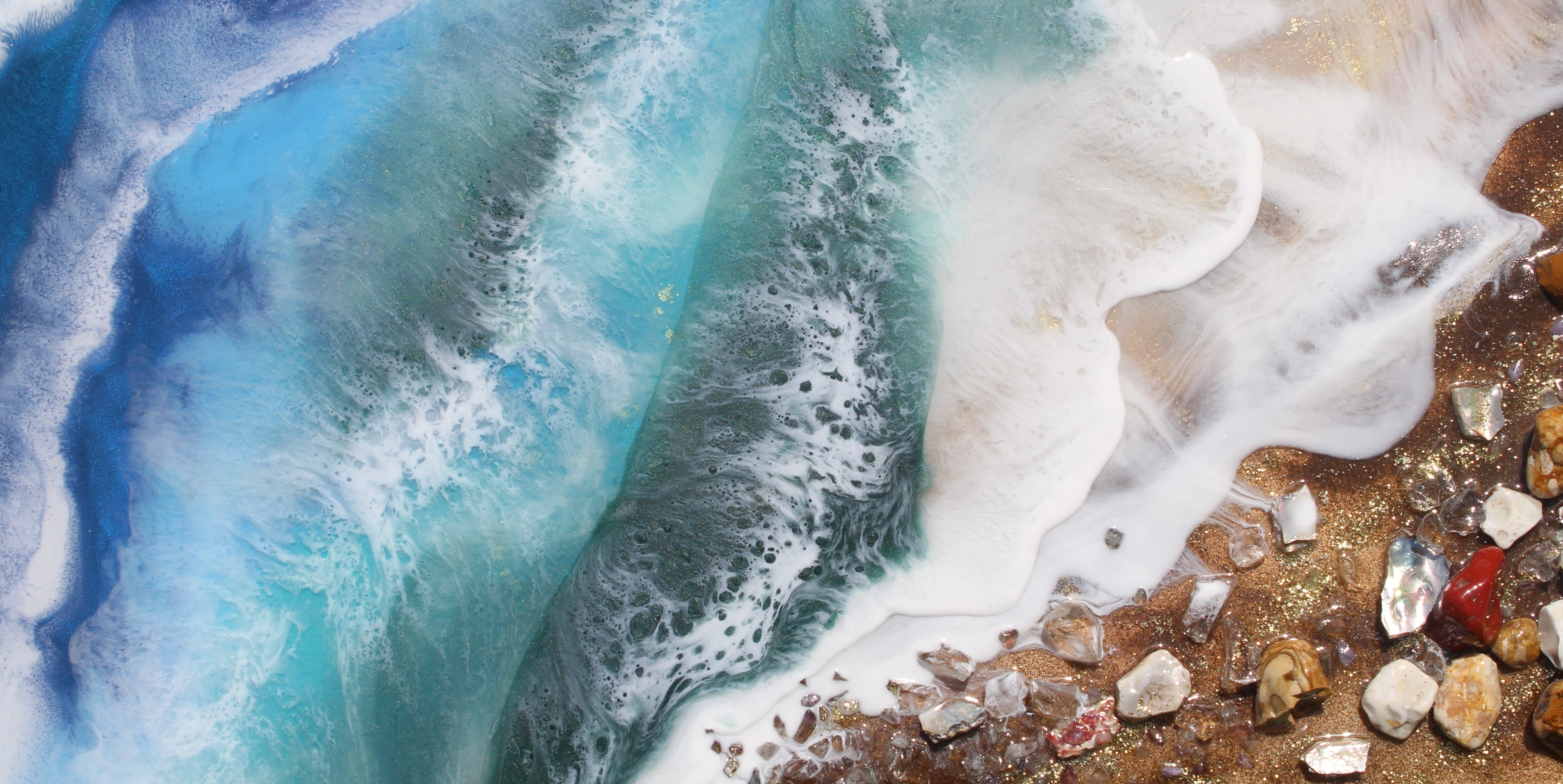 Pourquoi l'eau de mer créée de la mousse sur la plage ?